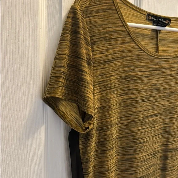 Suzie In The City Green and Black Relaxed Fit Tee - Picture 4 of 9